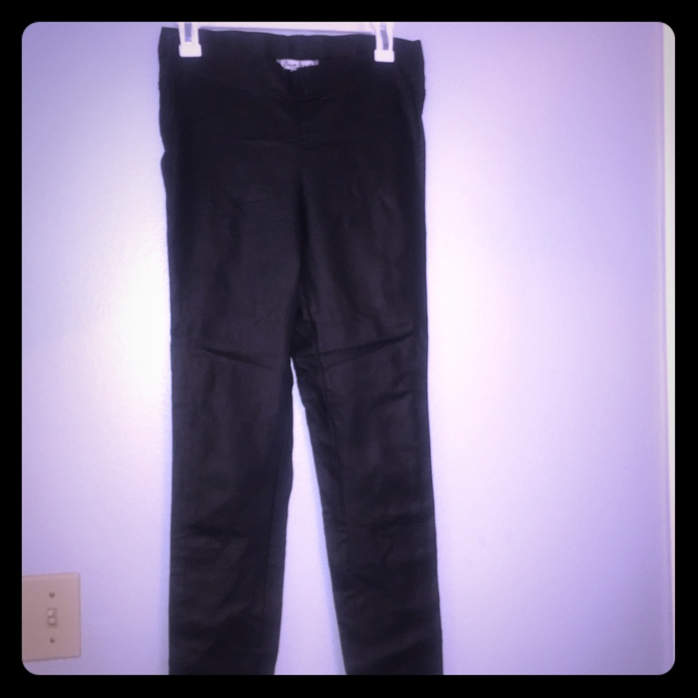 Gorgeous Leather stretchy pants! Fits body great !